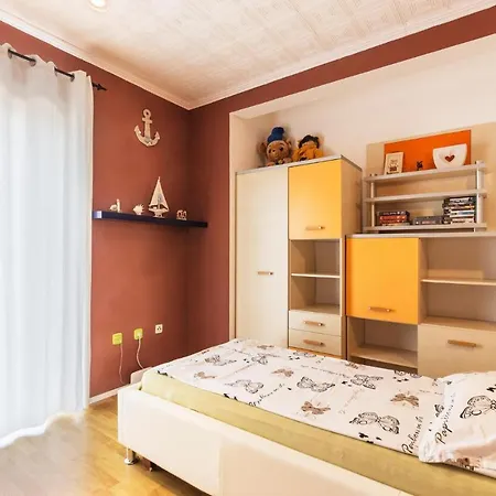 Apartamento Stunning In With Wifi Ližnjan